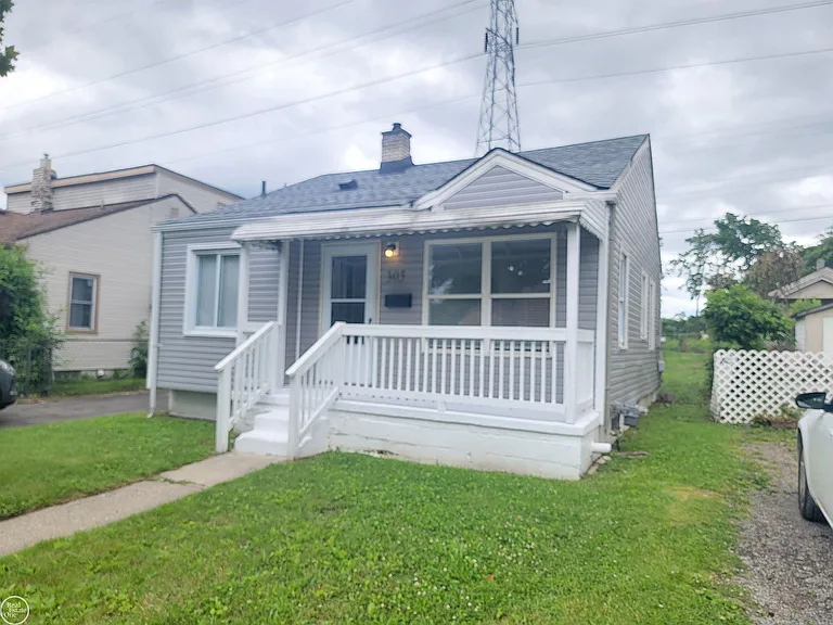 305 South Blvd W — Photo 2