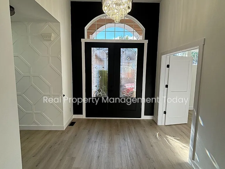 105 Lane Blvd NW — Photo 2