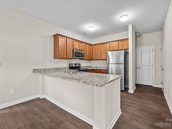 5th image of 146 Village Creek Way
