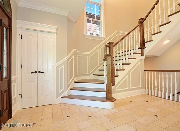 3rd image of 882 Elm St