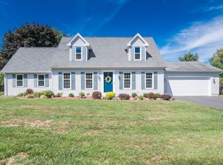 19 Hunters Greene Cir, Agawam, MA 01001