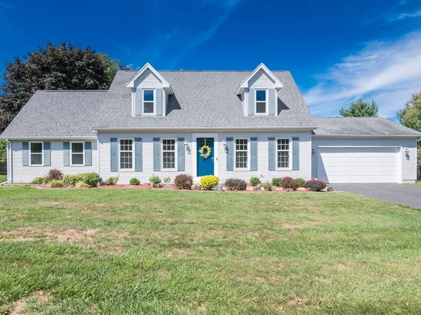 19 Hunters Greene Cir, Agawam, MA 01001