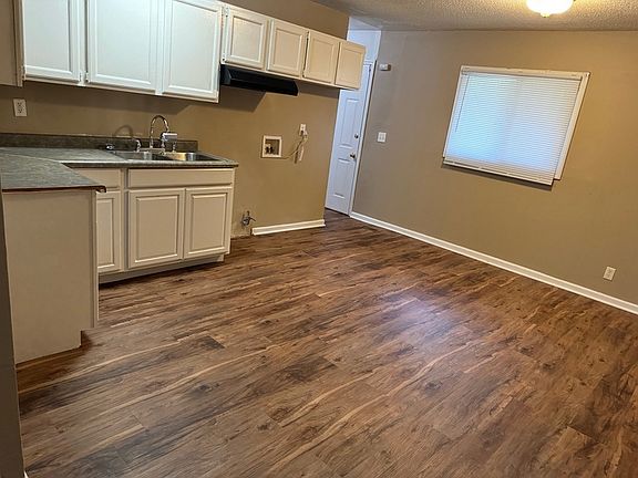 4th image of 8828 E 41st Pl