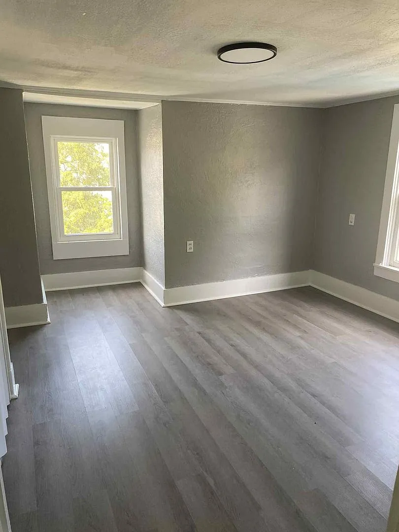 Newly Updated Spacious 4 bedroom 1 bathroom house for rent in Glassport! — Photo 3