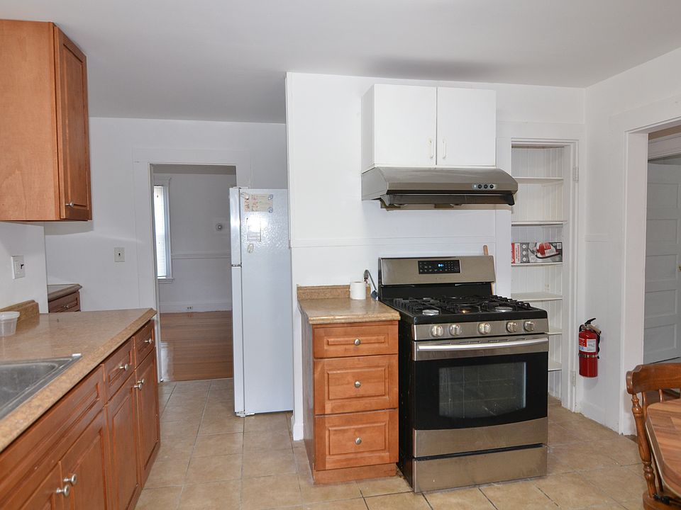 1st image of 294 Safford St #1