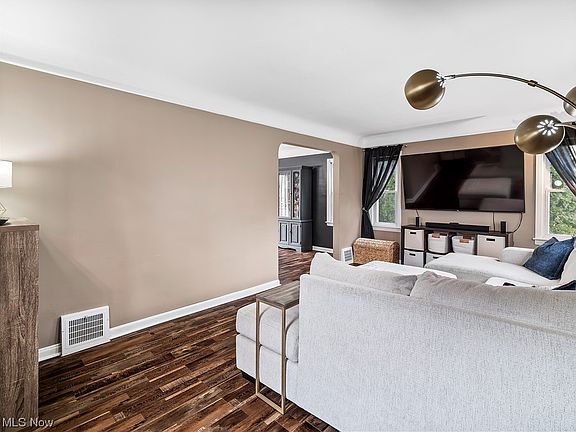 3rd image of 6939 Parma Park Blvd
