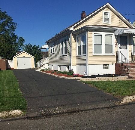 5th image of 136 S 11th Ave