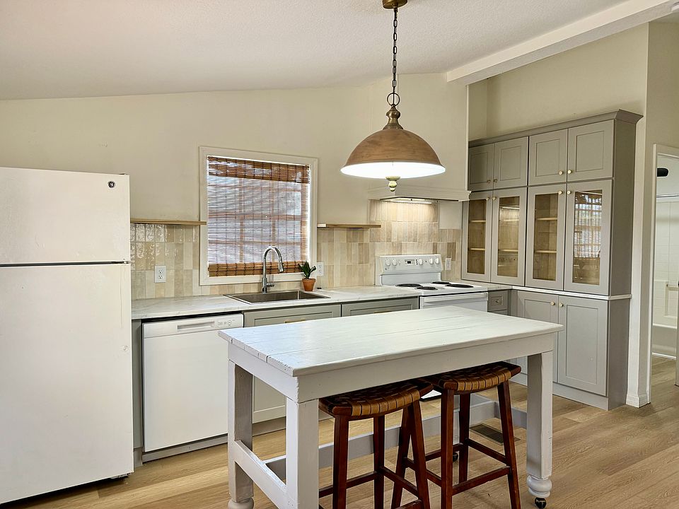 1st image of 604 Walter Dr #1/2