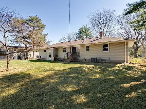 4th image of 8346 Groveland Rd