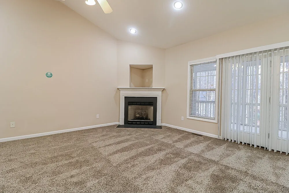 3 bed, 2.0 bath, 1773 sqft, $2,095 — Photo 3