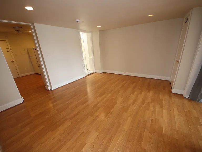 1005 W 36th St #2 — Photo 6
