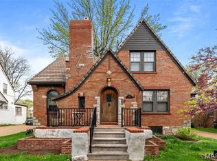 3981 Canterbury Dr, Saint Louis, MO 63121