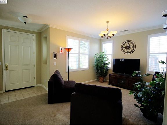 3rd image of 2973 Safford Ave