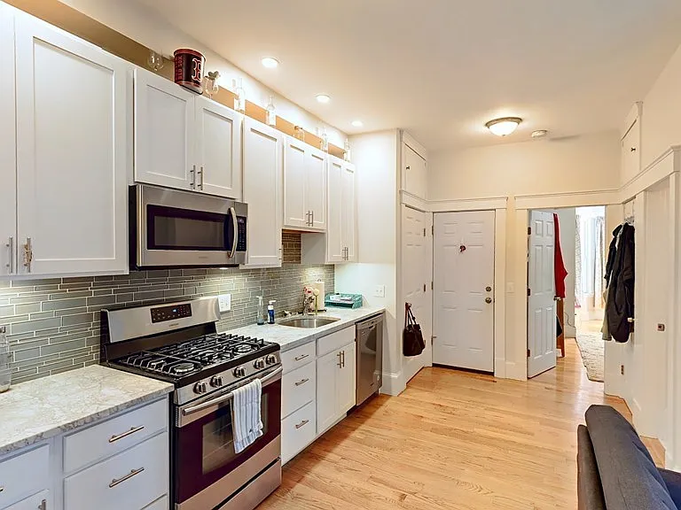 68-70 Moseley St #4 — Photo 3