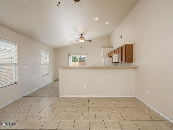 5th image of 2882 Borroughs St