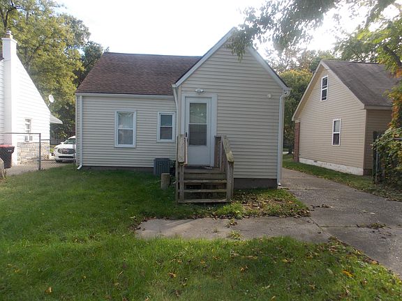 4th image of 22037 Poinciana St