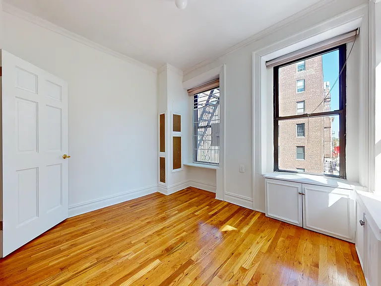 1443 York Ave #3B — Photo 8
