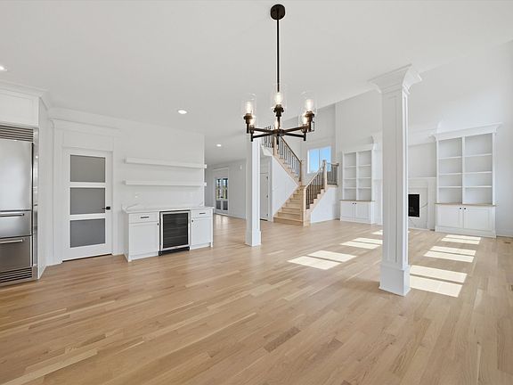 3rd image of 22640 Fieldstone Dr