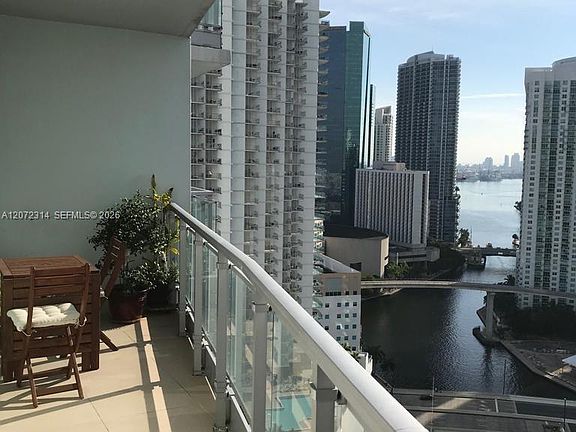 3rd image of 90 SW 3rd St APT 2911