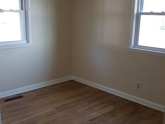 4th image of 403 S Polk Pl