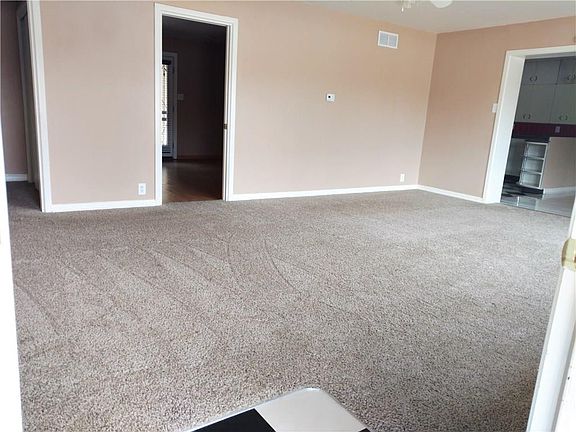 5th image of 1303 Hillcrest Blvd
