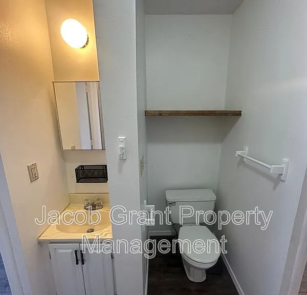 520 N Water Ave #2 — Photo 9