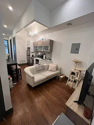 Rented by Delmark Realty LLC | media 34