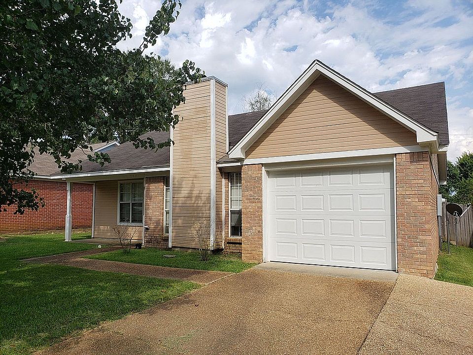 1st image of 330 Cottonwood Dr