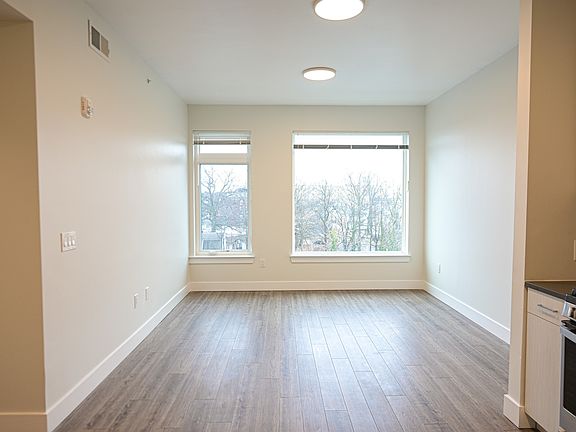 2nd image of 475 William St #10579923