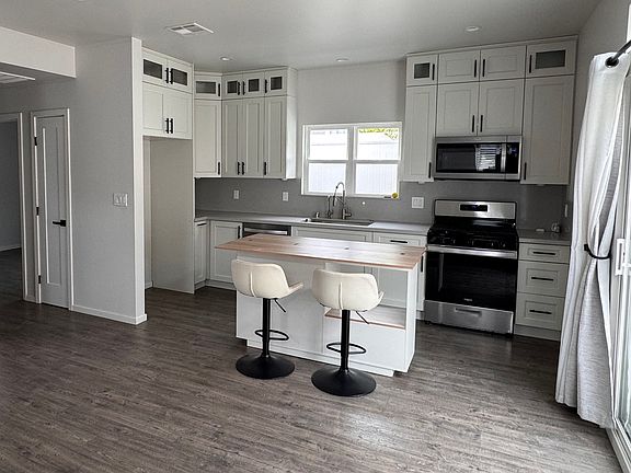 4th image of 450 Palo Verde Ave
