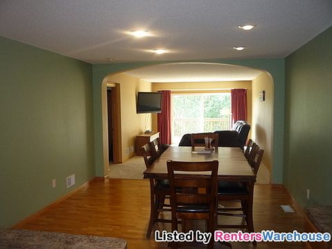 4th image of 10892 Tyler Ct NE