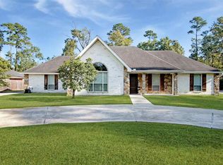 1027 Pine Needles Dr, Sour Lake, TX 77659