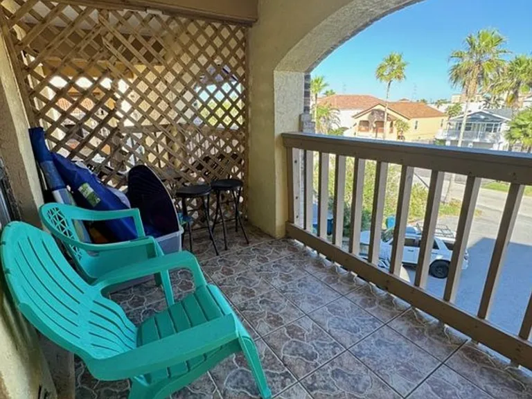 111 E Gardenia St #301 — Photo 11