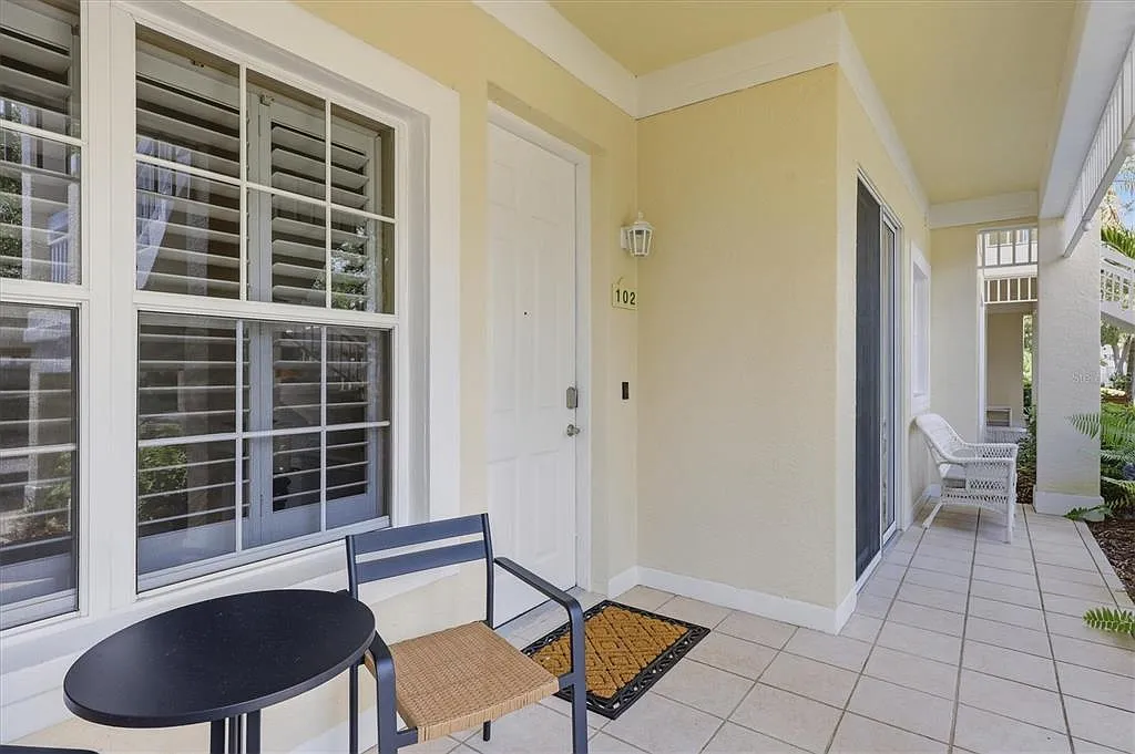 3 bed, 3.0 bath, 1981 sqft, $5,900 — Photo 3