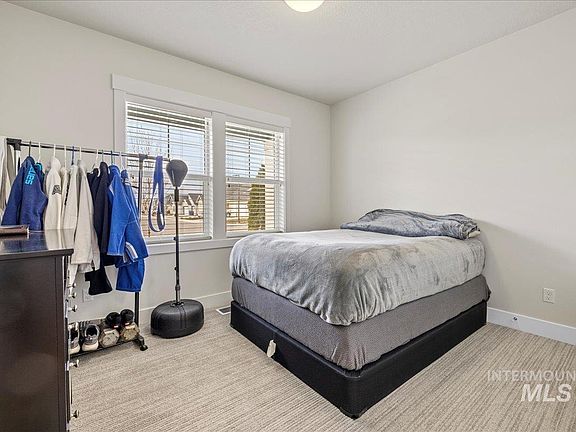 5th image of 20206 Carbondale Ave