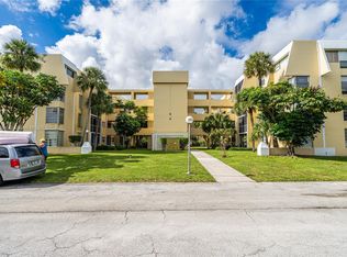 950 NE 199th St #1F, North Miami Beach, FL 33179