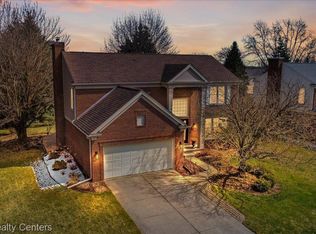 1728 Foresthill Dr, Rochester Hills, MI 48306