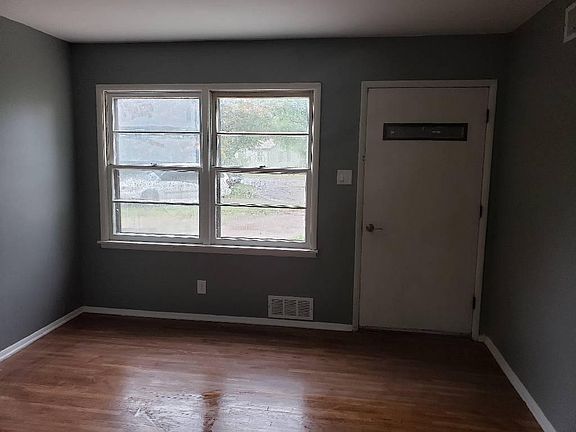 5th image of 1825 W Leonard Ct