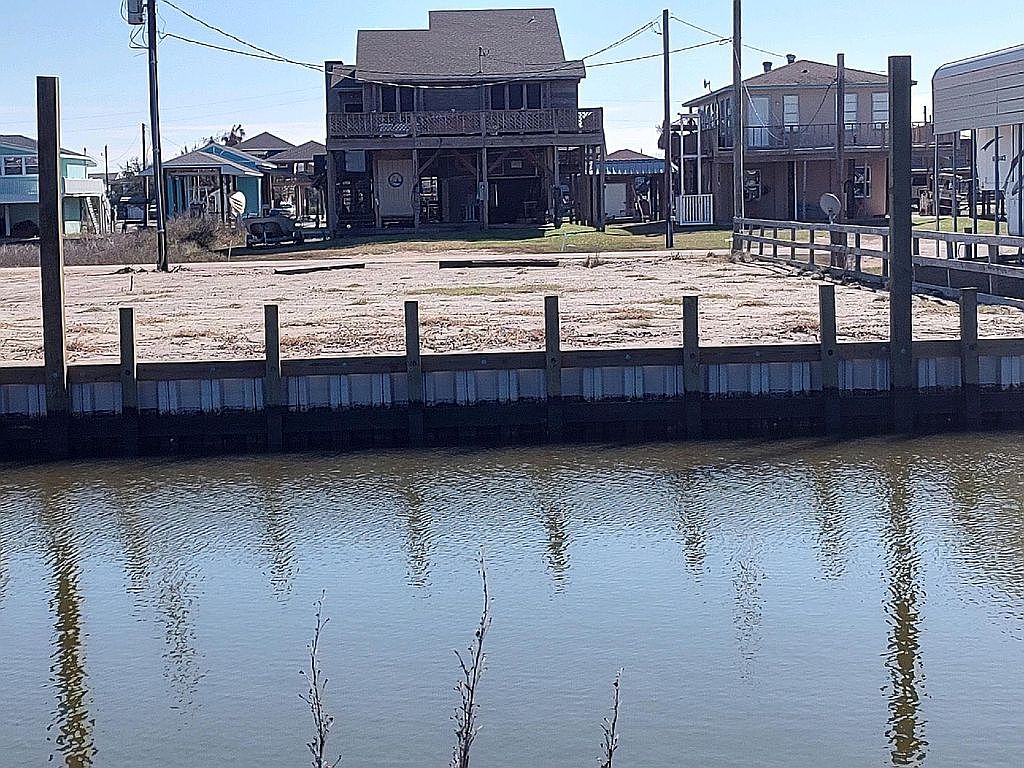 1111 Chapmans Point, Crystal Beach, TX 77650 Zillow