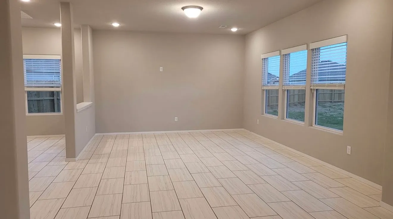 4 bed, 2.5 bath, 2658 sqft, $2,300 — Photo 2