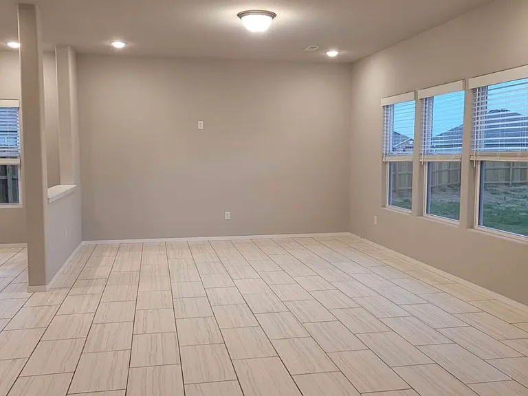1630 Hermitage Ct — Photo 2