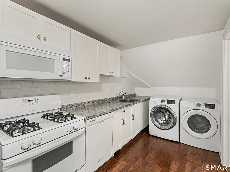 318 Suburban Ave — Photo 13
