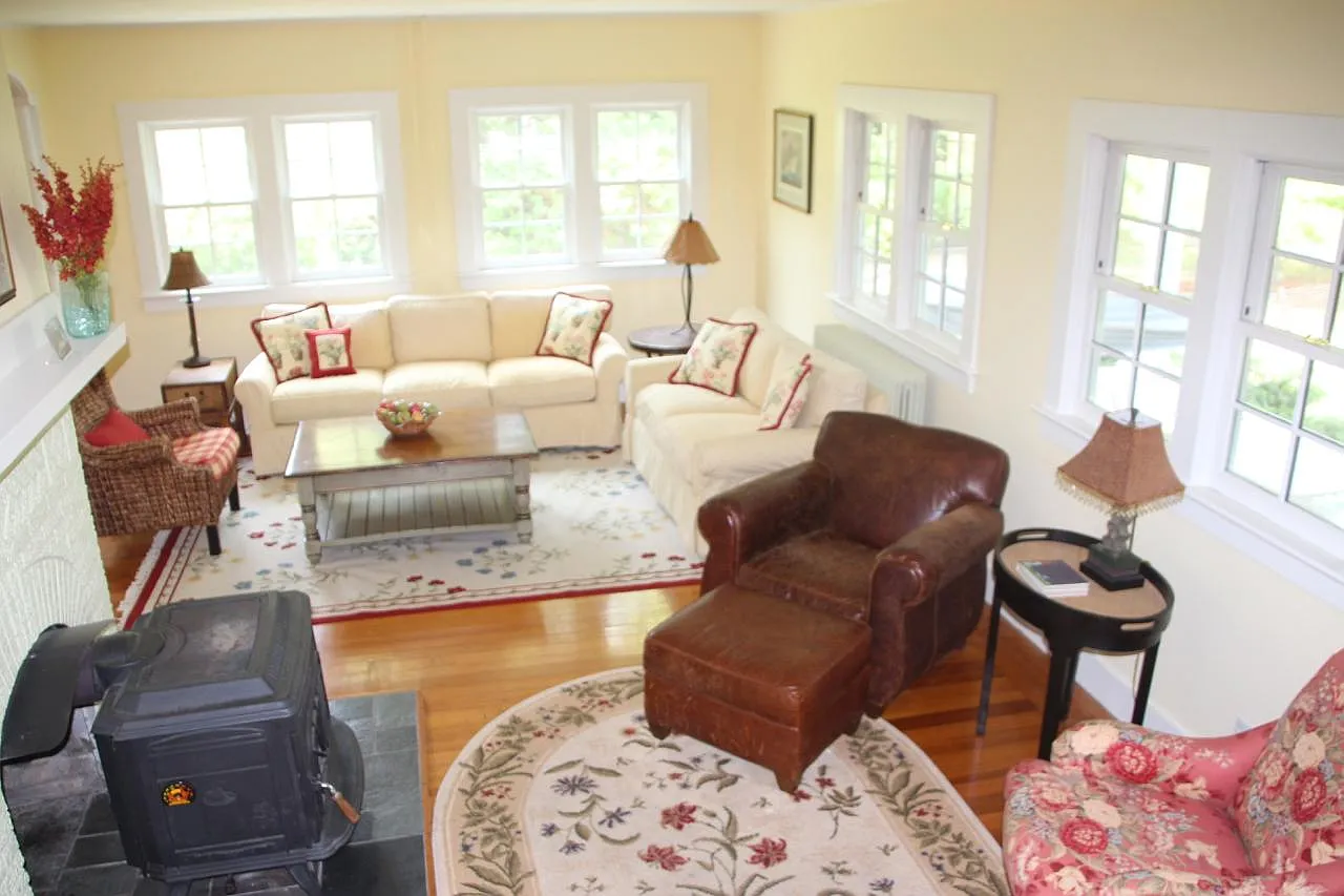 3 bed, 2500 sqft, $4,800 — Photo 3