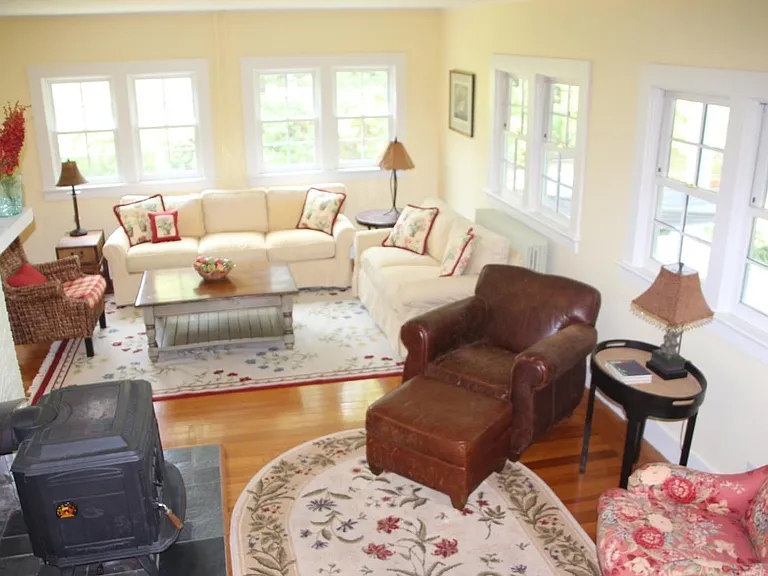 135 Longfellow Rd — Photo 3