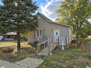 178 S Heaton St, Farmington, IL 61531