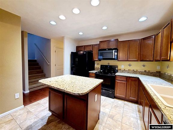 3rd image of 1411 Meadow Ln