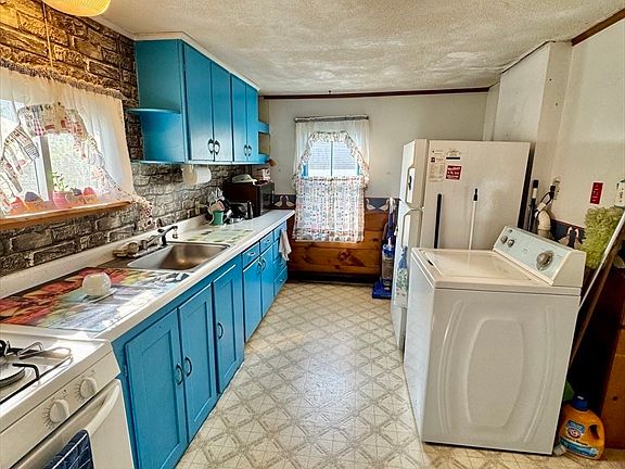5th image of 112 Florence Ave