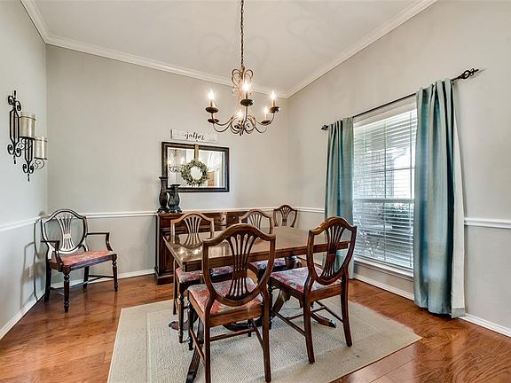 3rd image of 203 Lakewood Trl