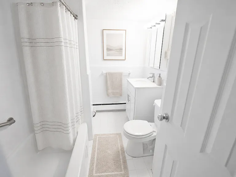 429 B101 Bathroom 429 B101 Bathroom
