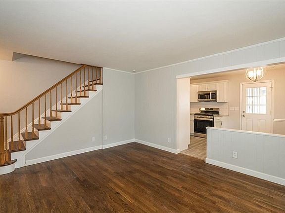 4th image of 155 Broadmere Dr